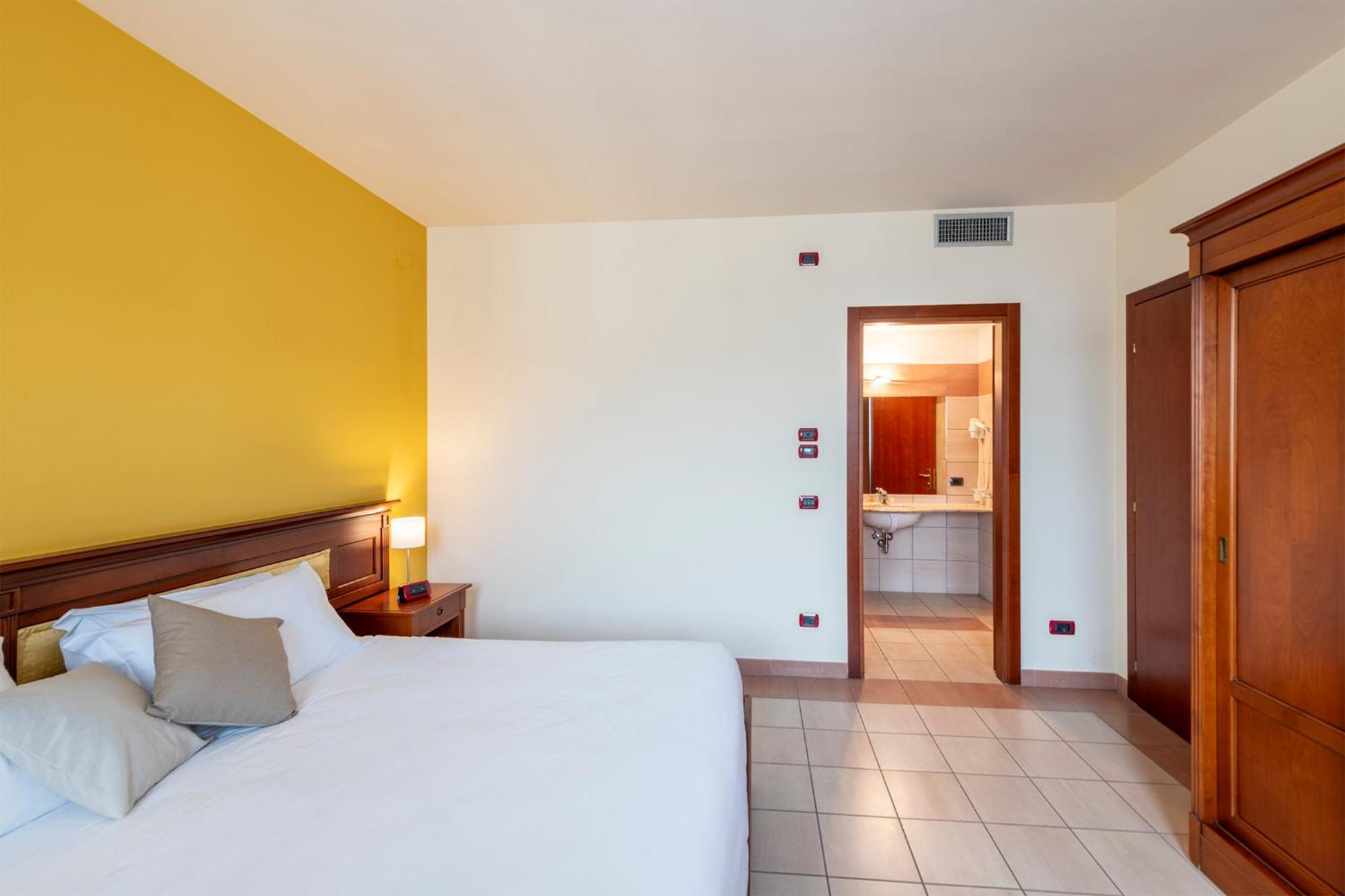 Hotel Vecchio Casello Castelleone Exterior photo