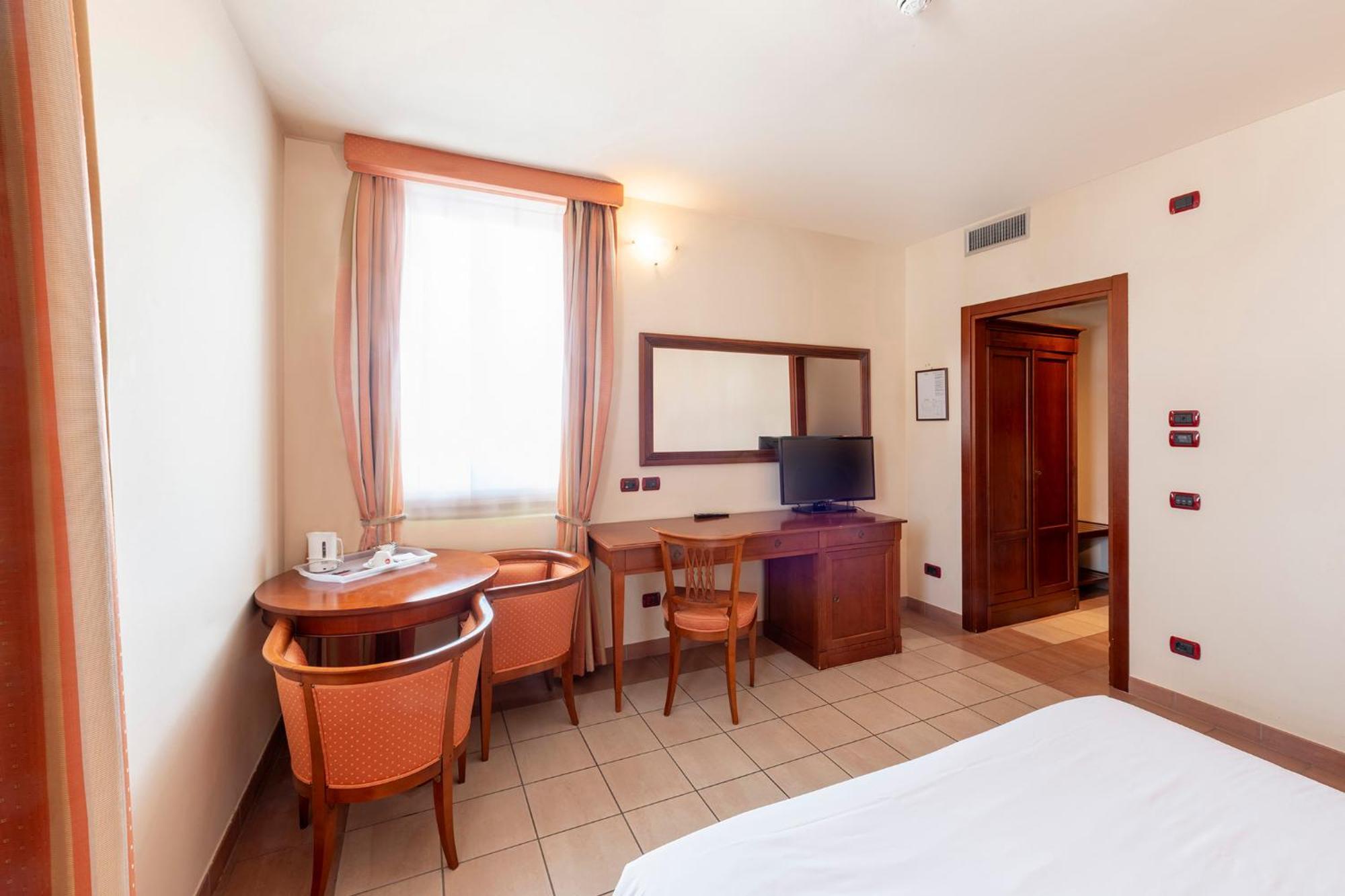 Hotel Vecchio Casello Castelleone Exterior photo